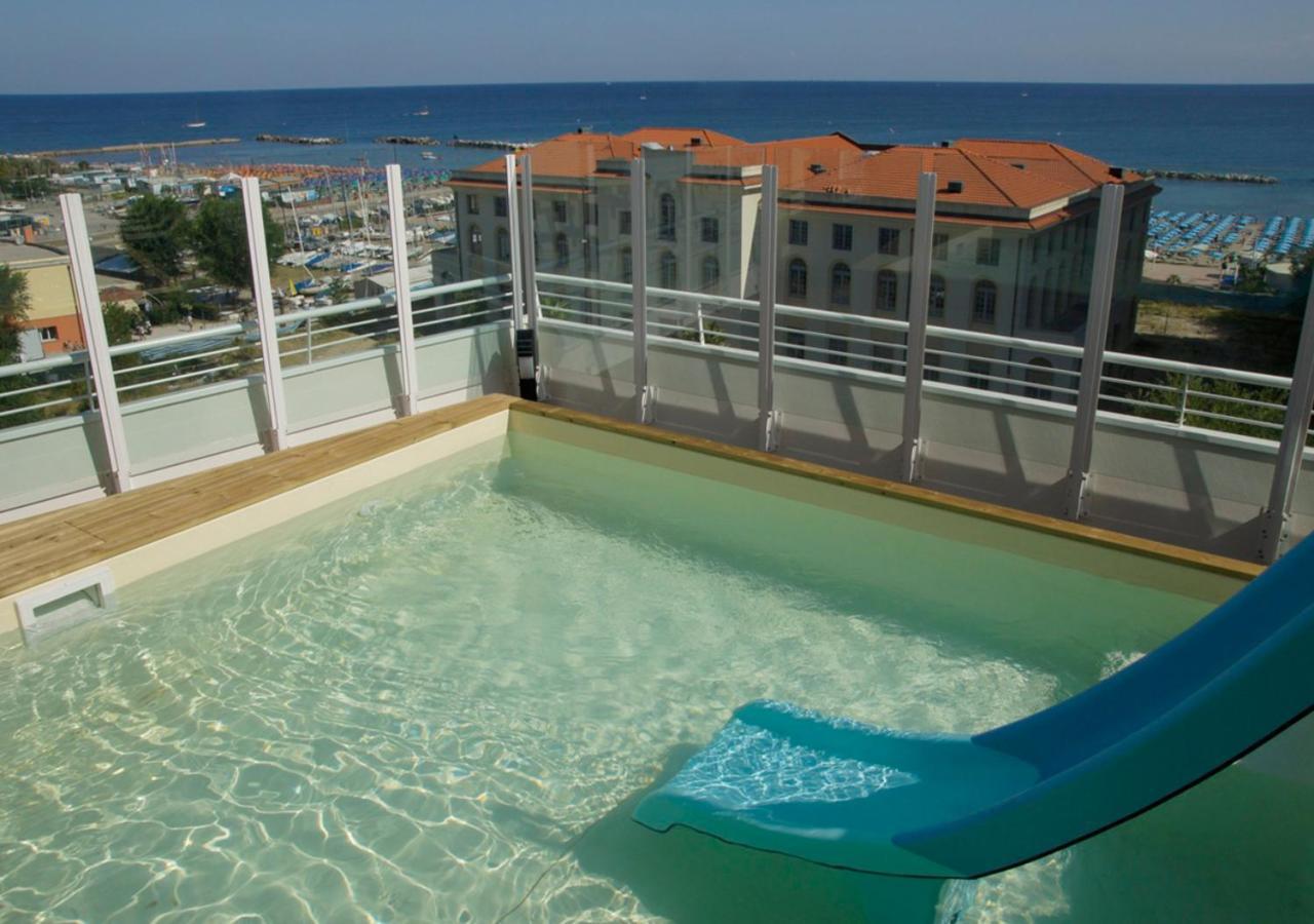 Hotel Aragosta Cattolica Eksteriør billede